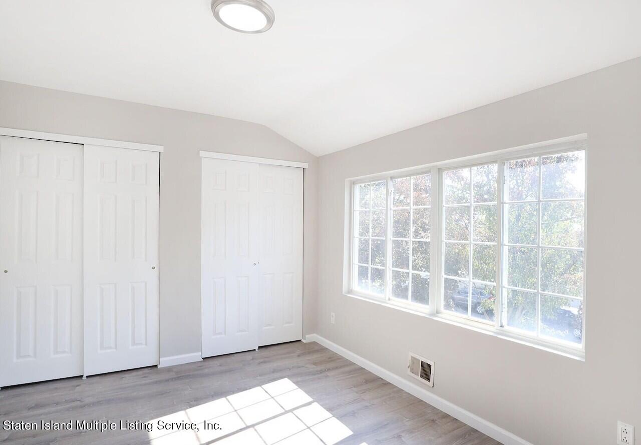 18 Iris Court, 1