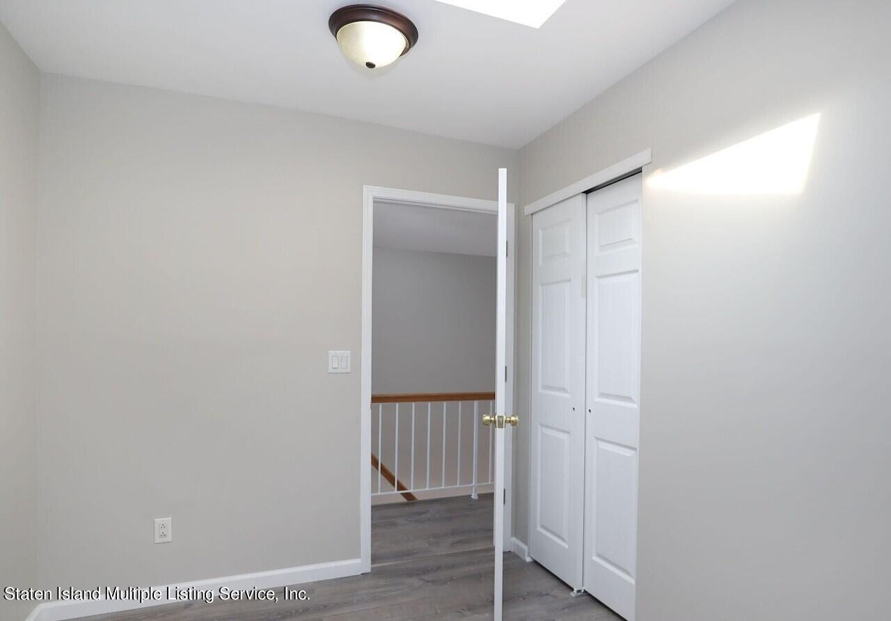 18 Iris Court, 1
