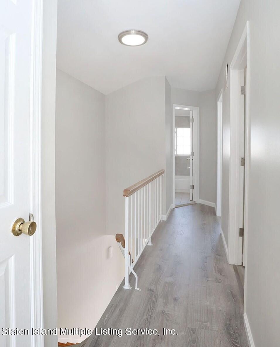 18 Iris Court, 1