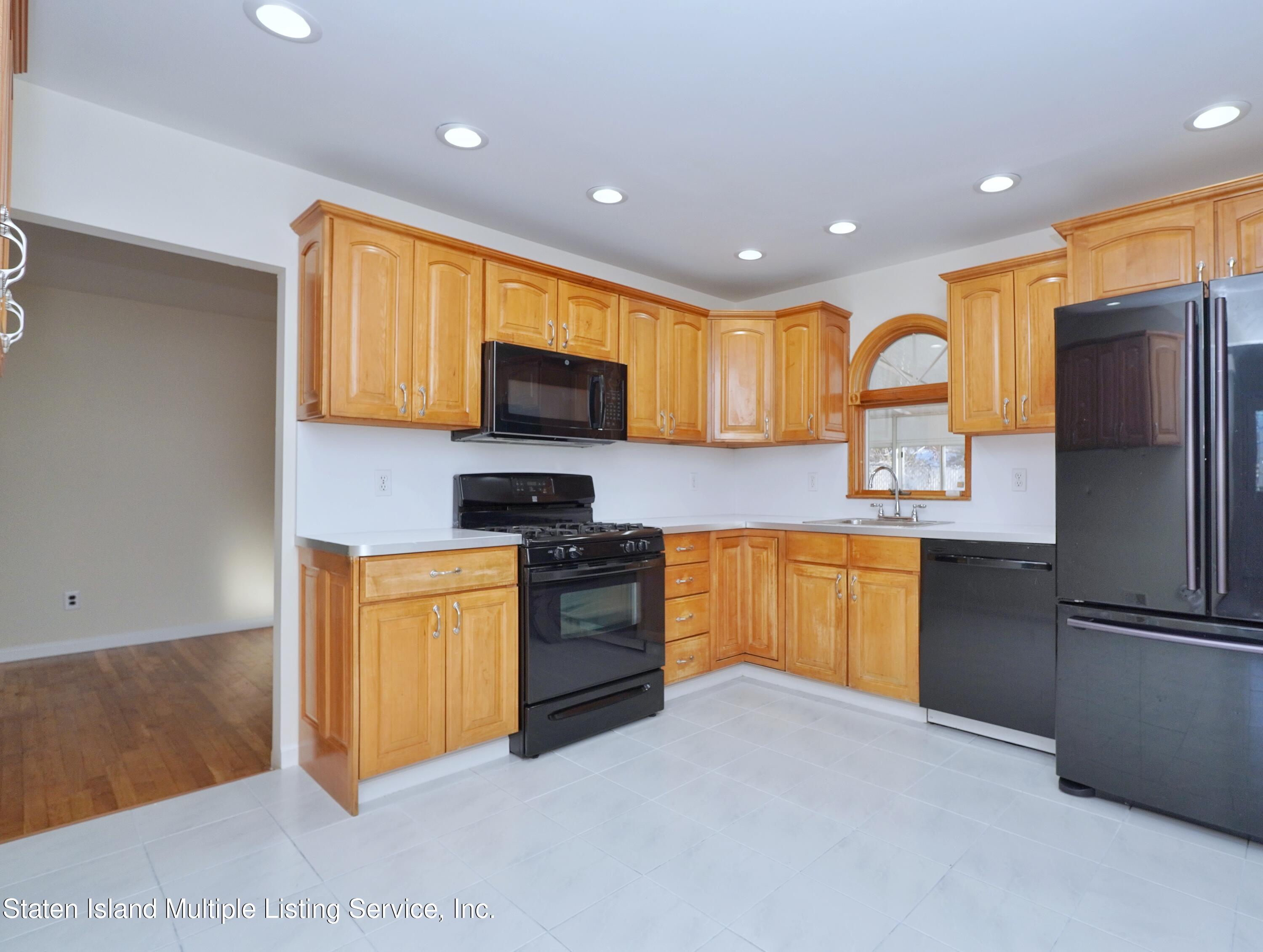 86 Melvin Avenue