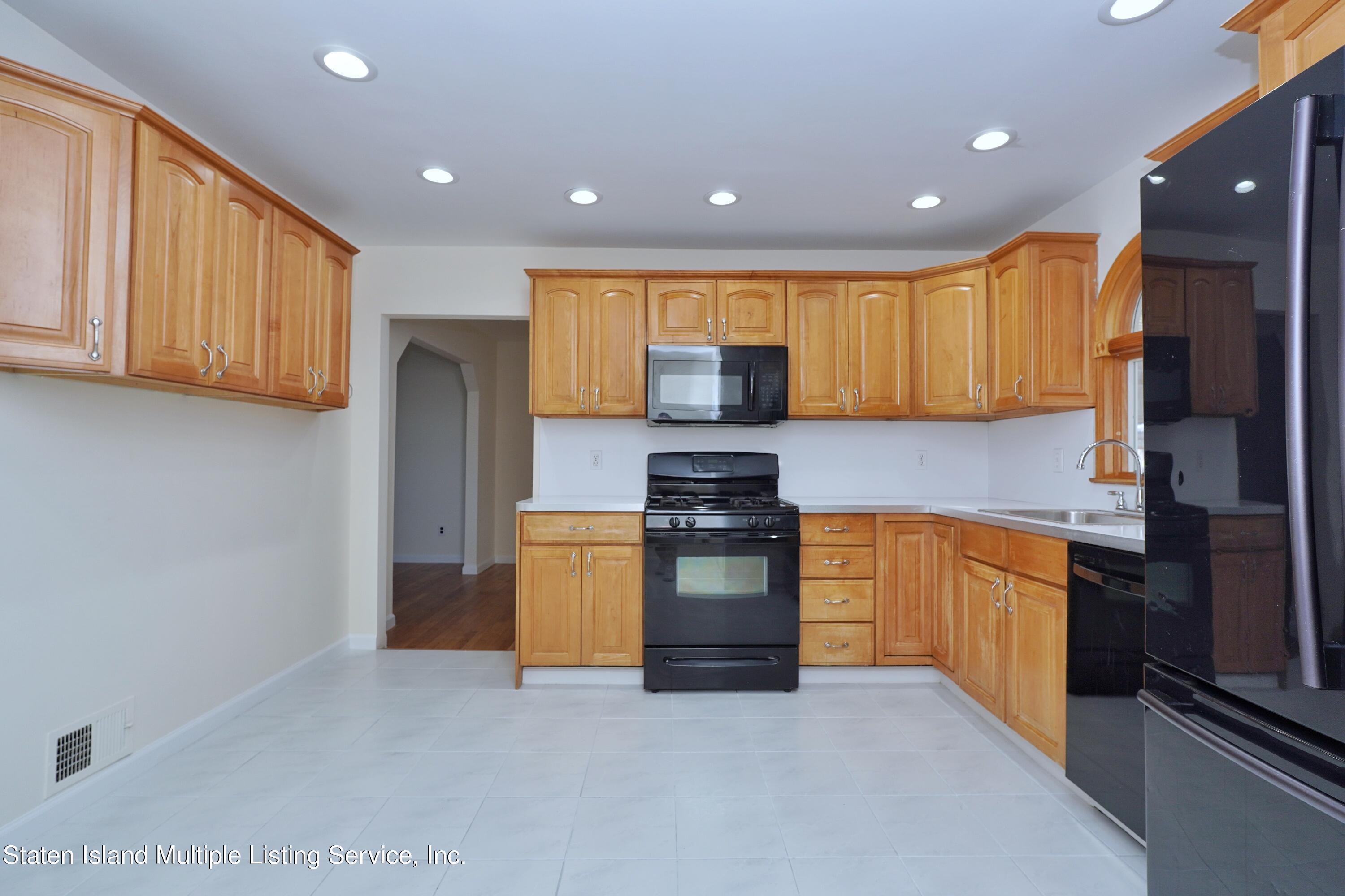 86 Melvin Avenue