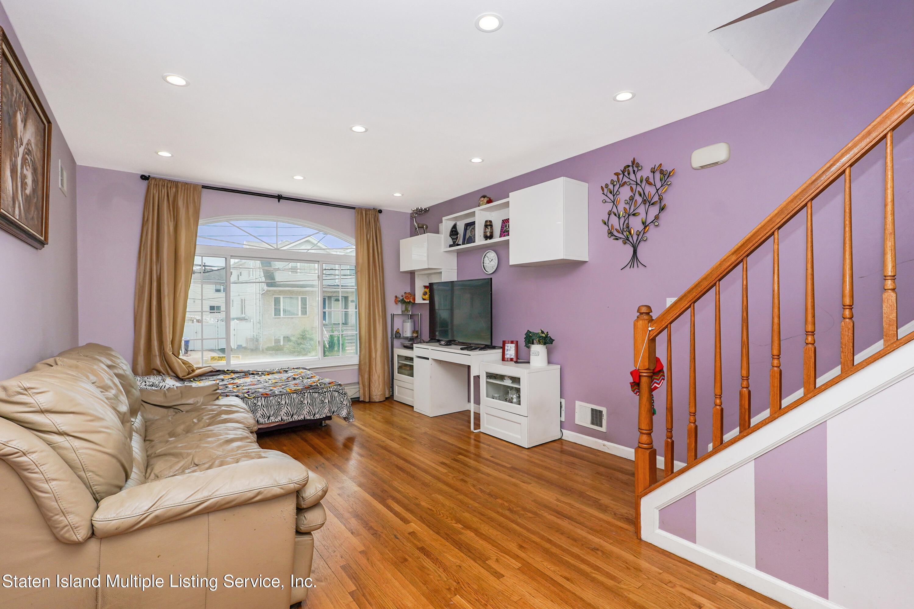 87 Scott Avenue