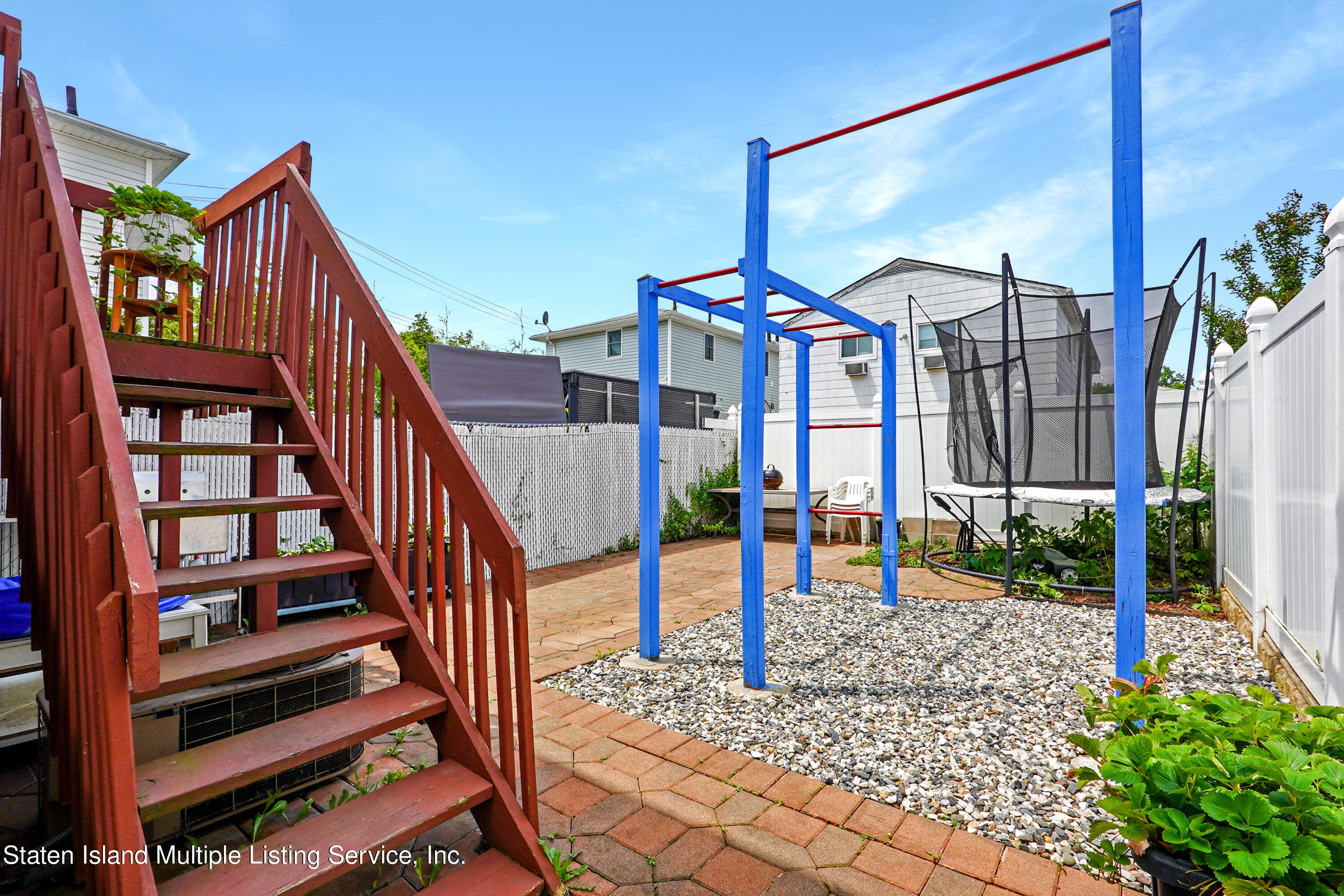87 Scott Avenue