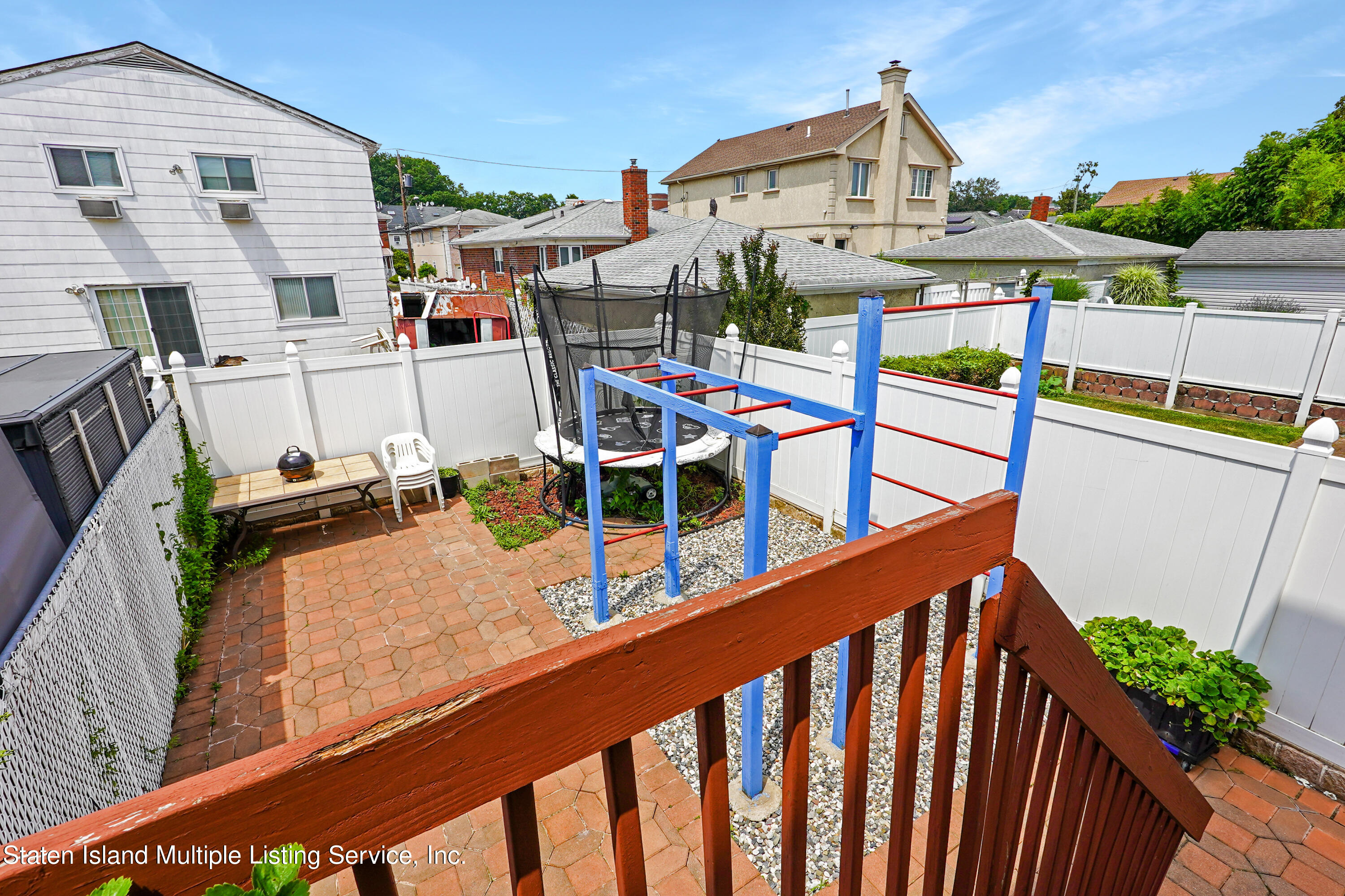 87 Scott Avenue