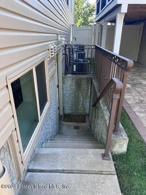 92 Holcomb Avenue