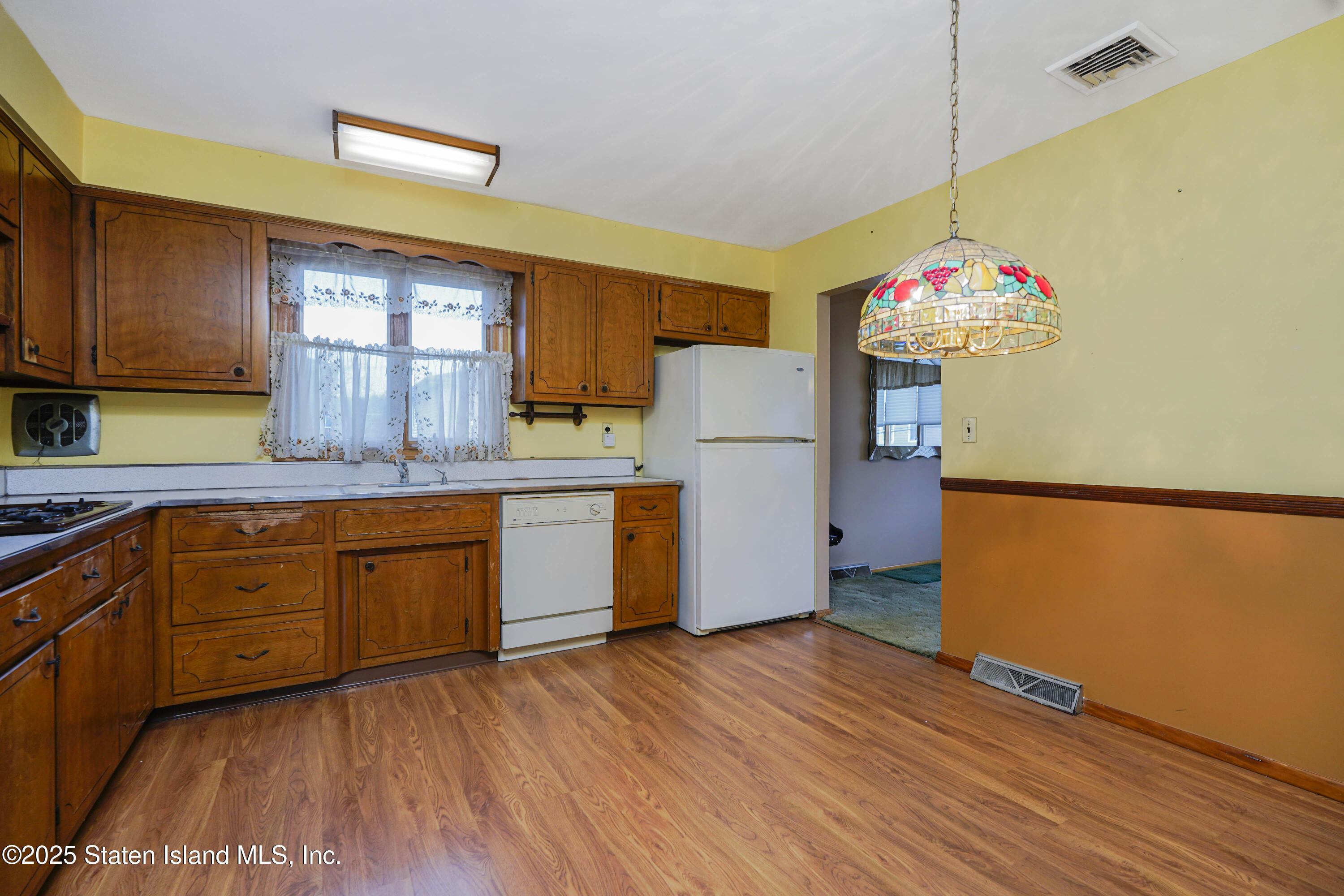 531 Jewett Avenue