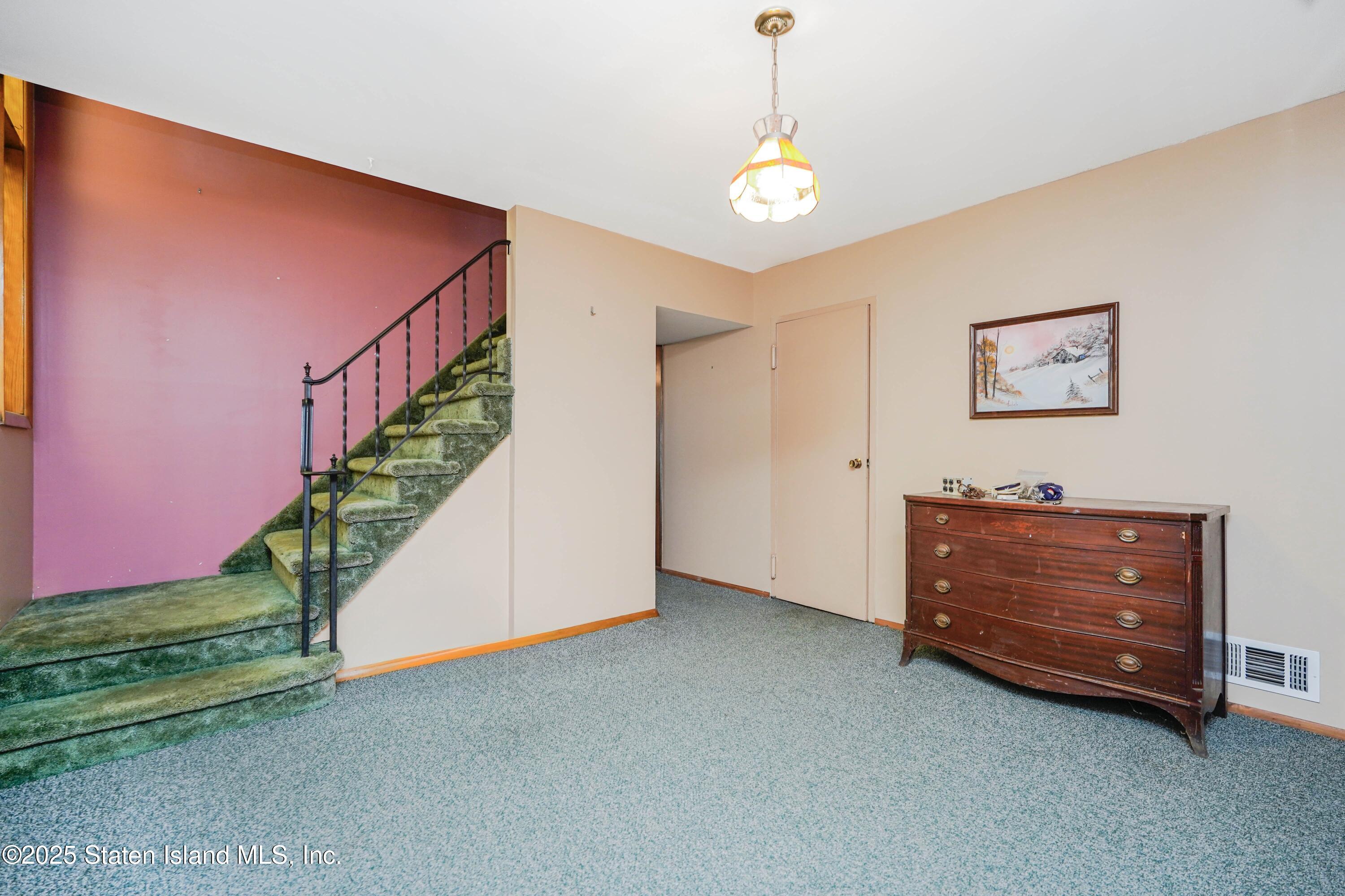 531 Jewett Avenue