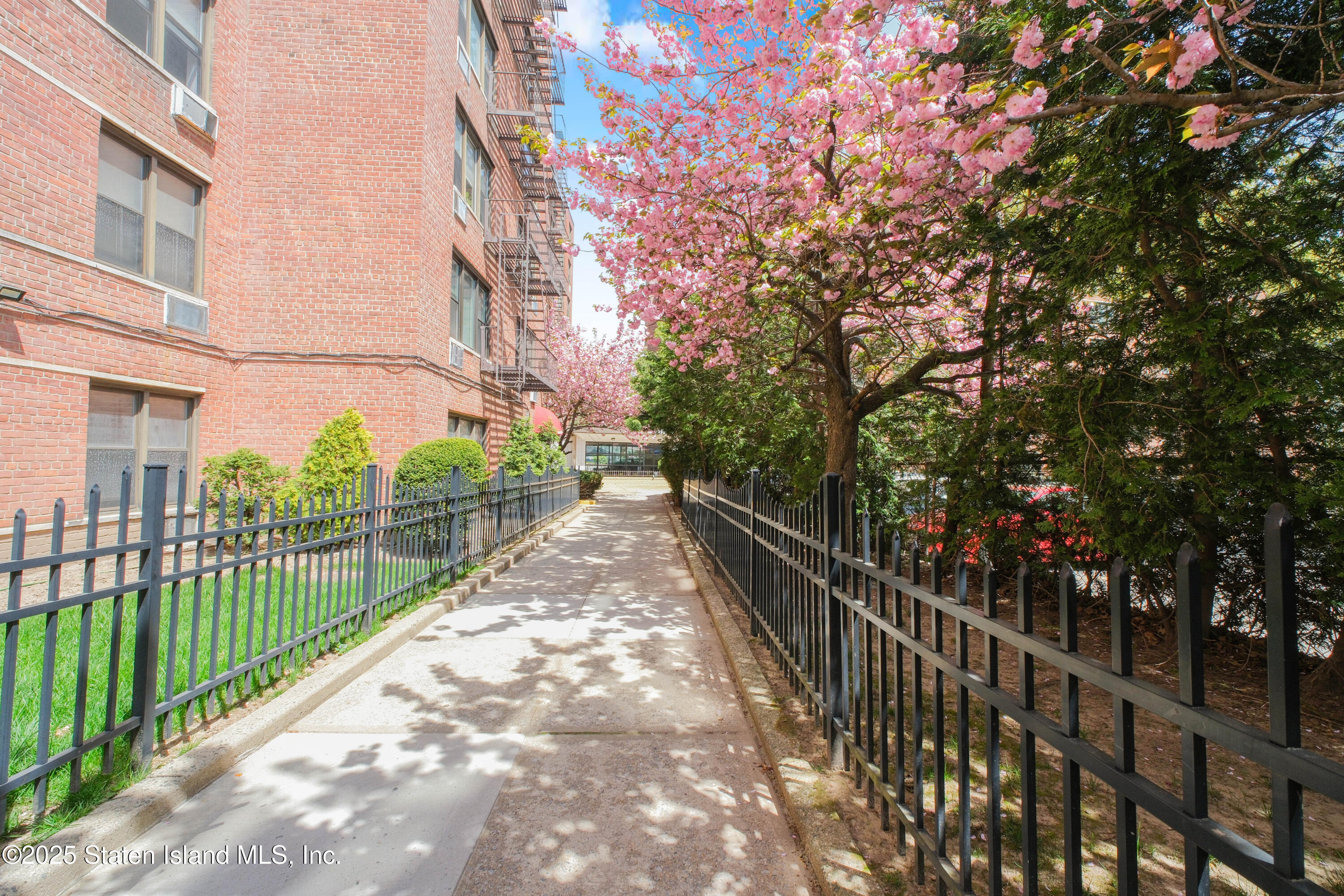 100 Colfax Avenue, 7g