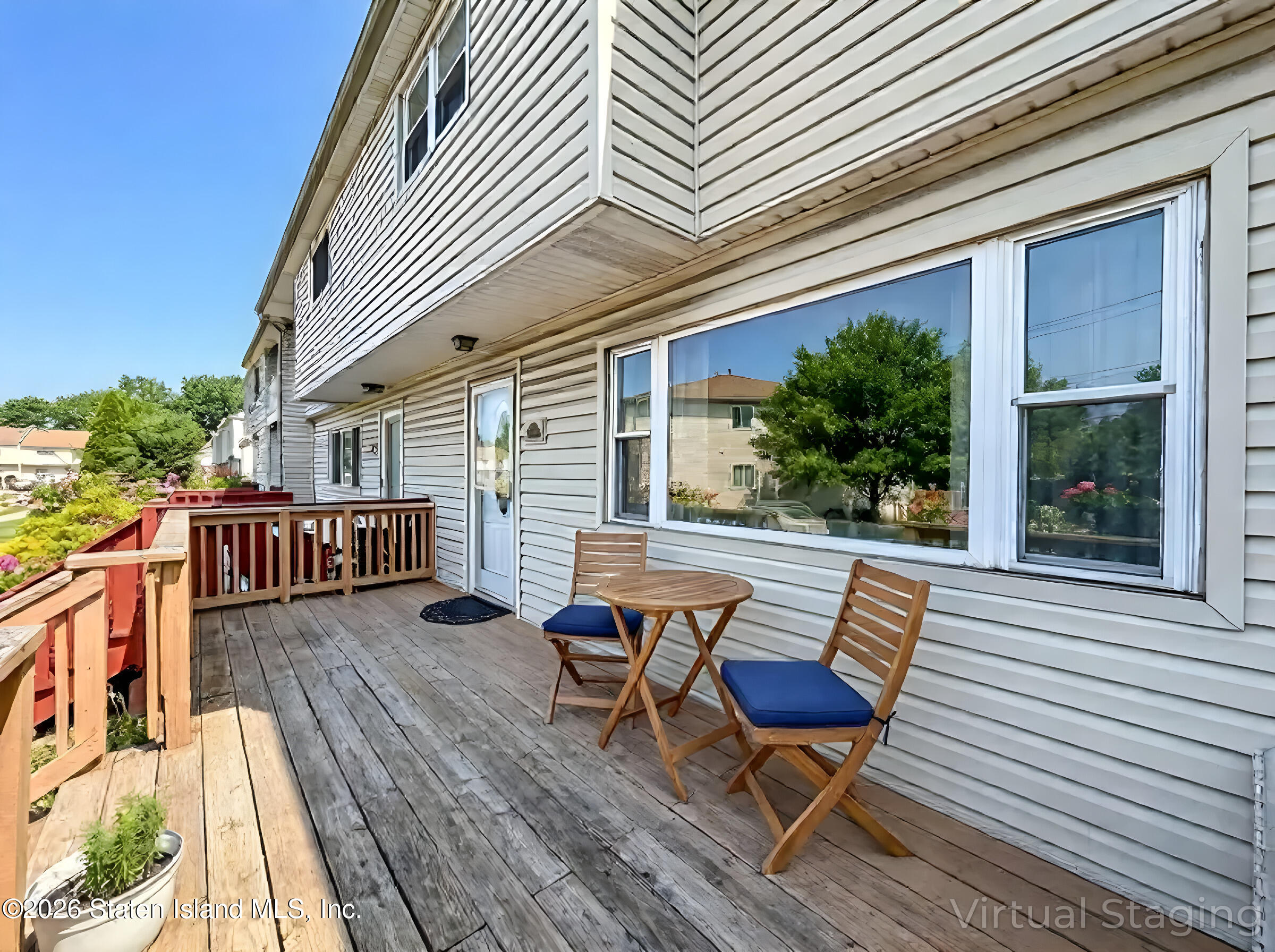 537 Willow Road 1