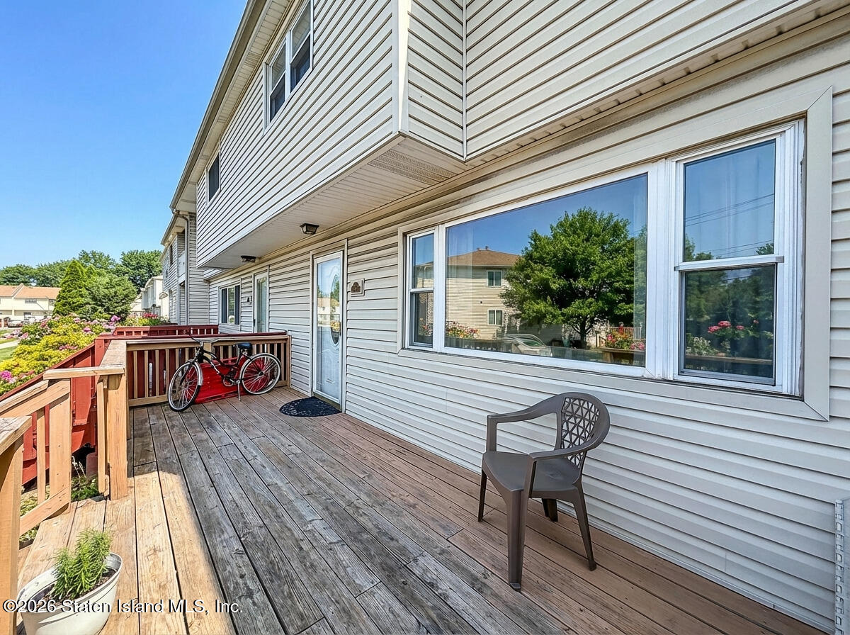 537 Willow Road 1