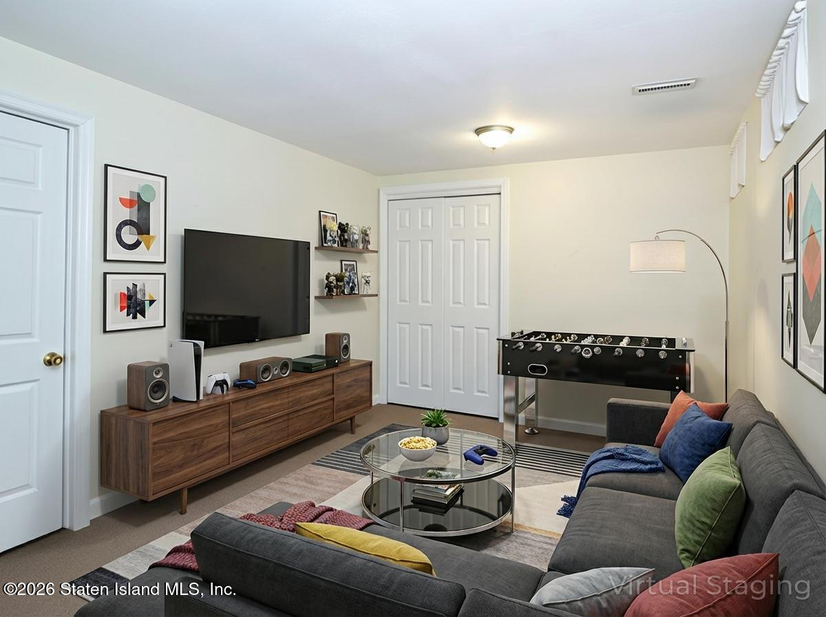 537 Willow Road 1