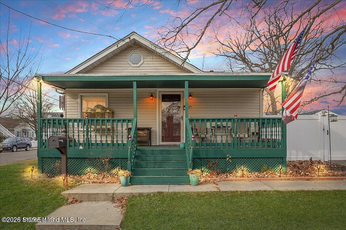 37 Beacon Light Avenue