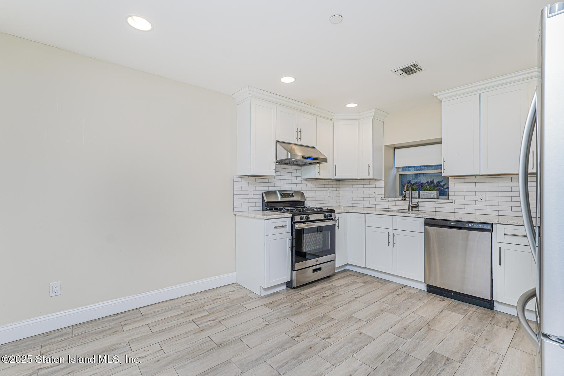 10 Wandel Avenue