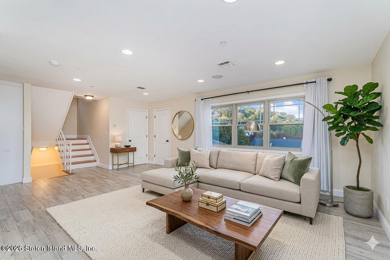 10 Wandel Avenue
