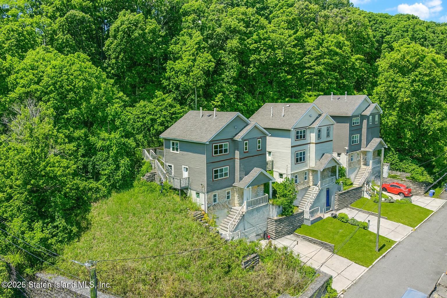 10 Wandel Avenue