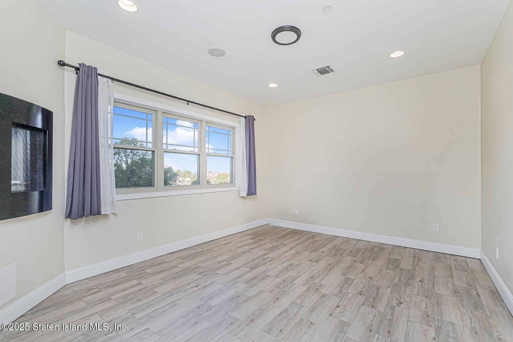 10 Wandel Avenue