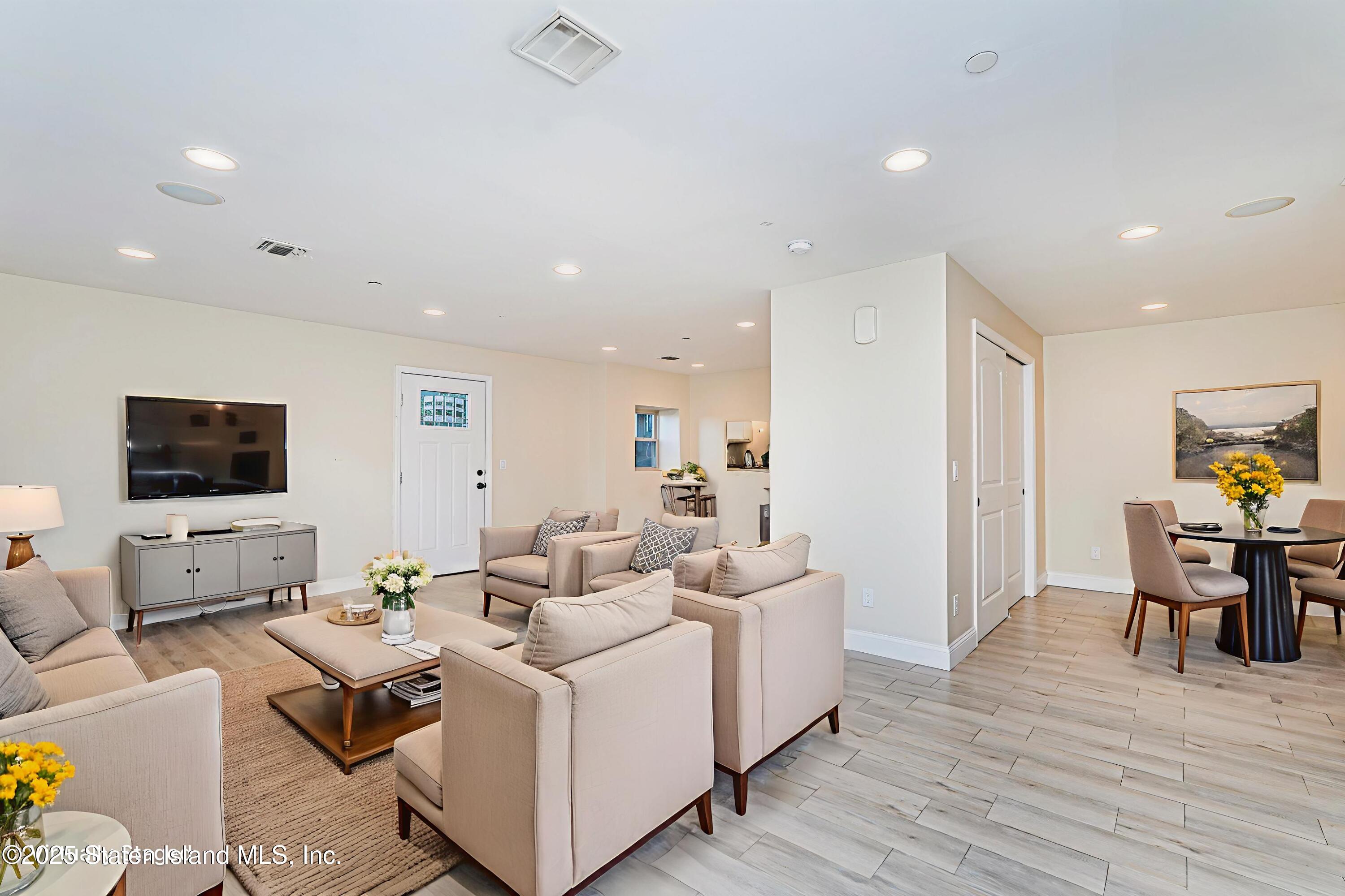 10 Wandel Avenue