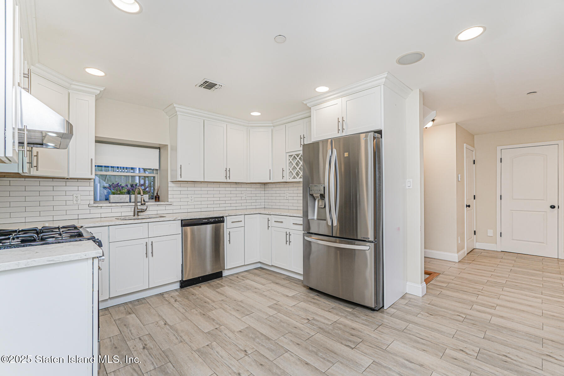 10 Wandel Avenue