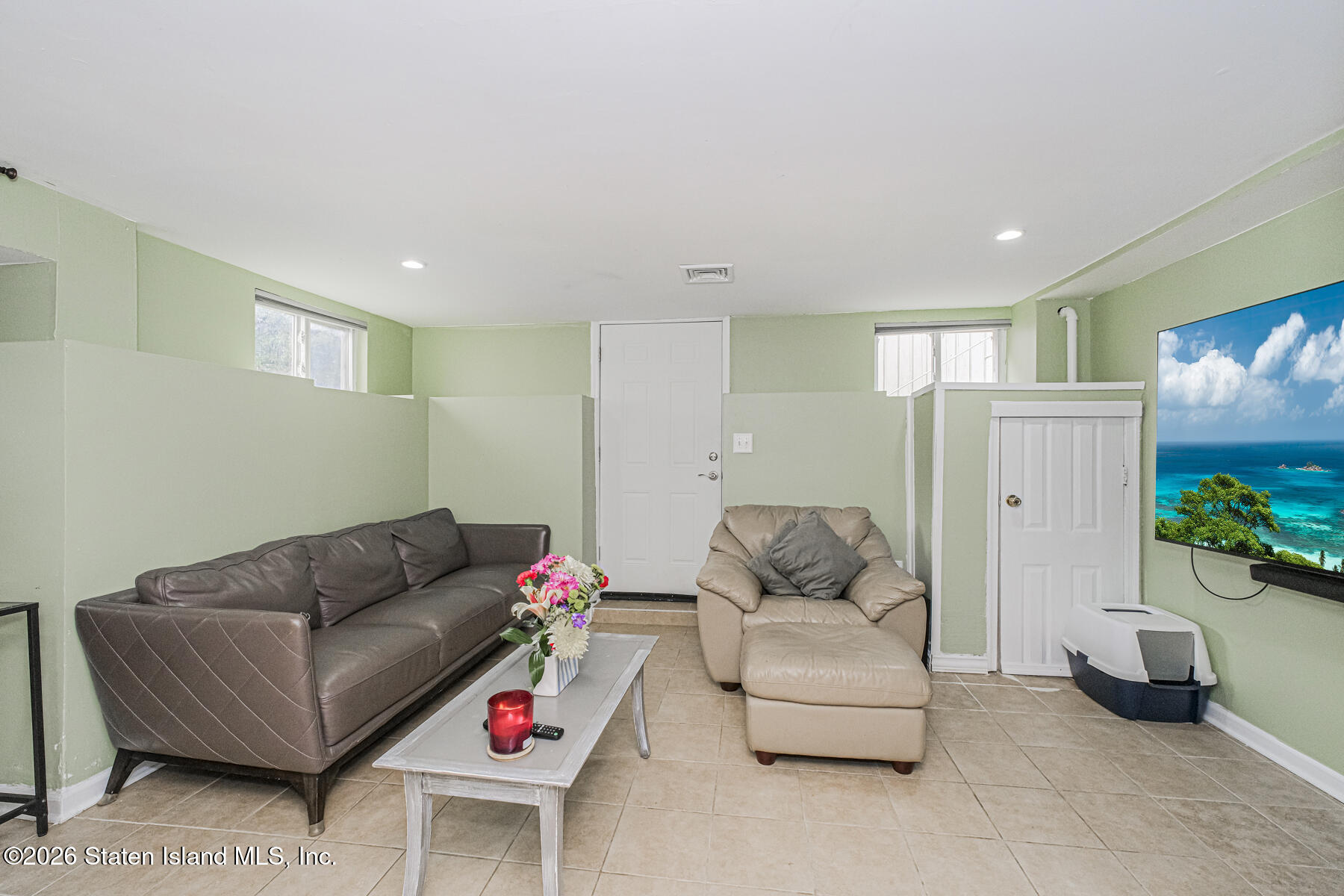6 Raymond Place