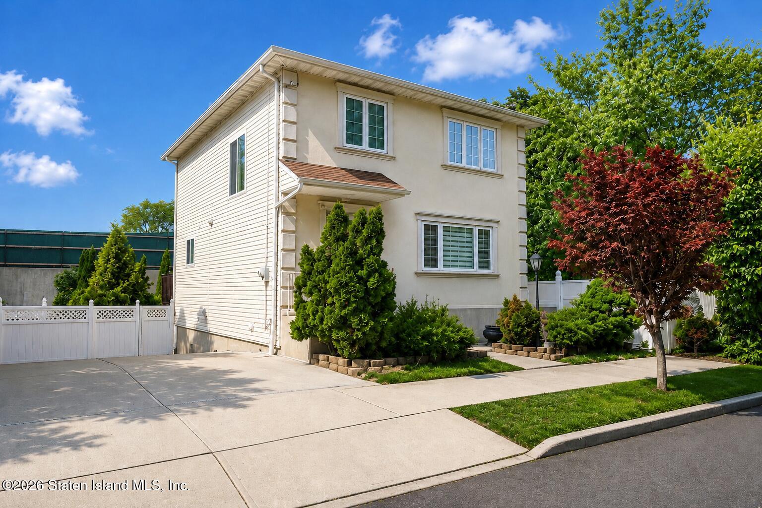 6 Raymond Place