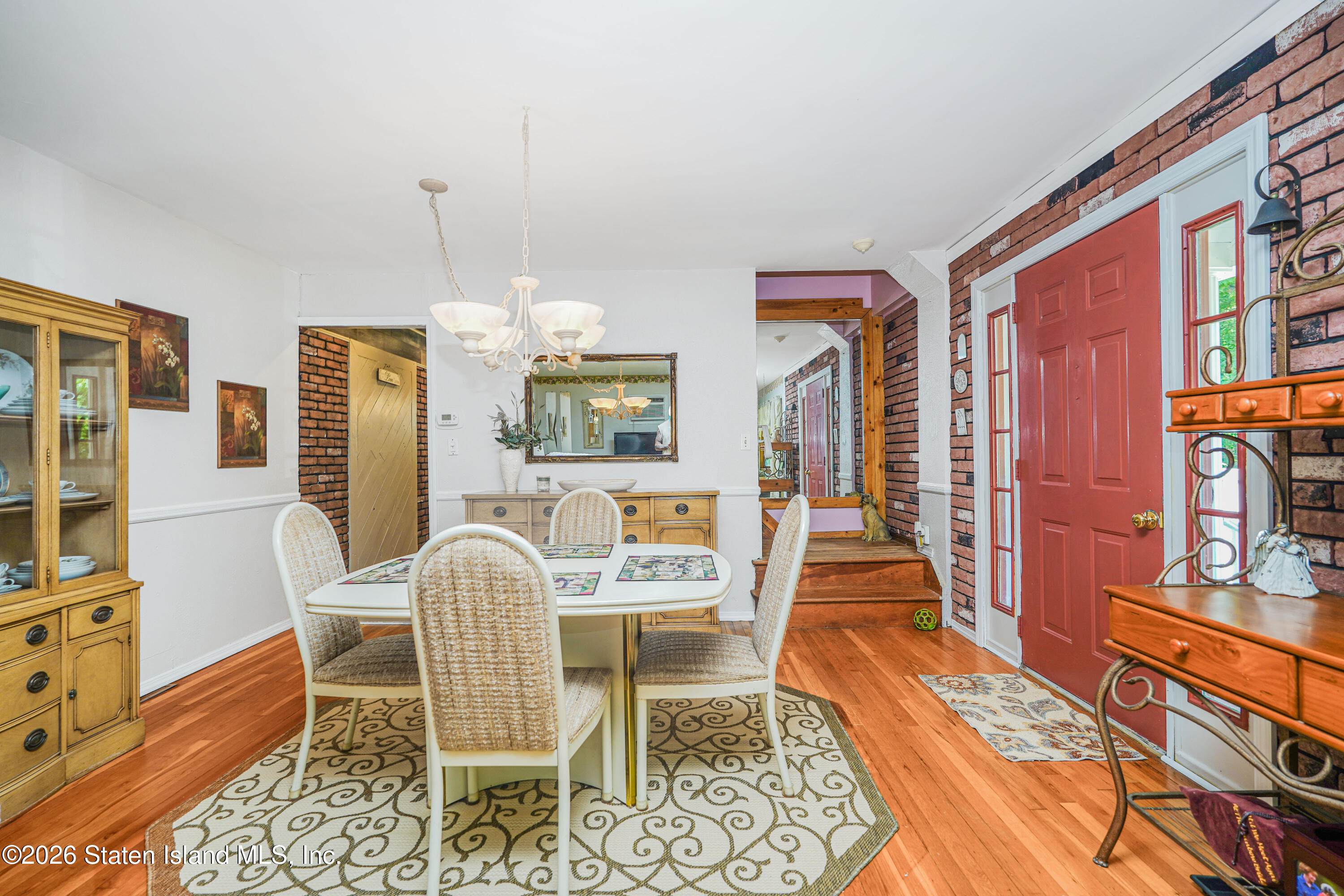 256 Richard Avenue