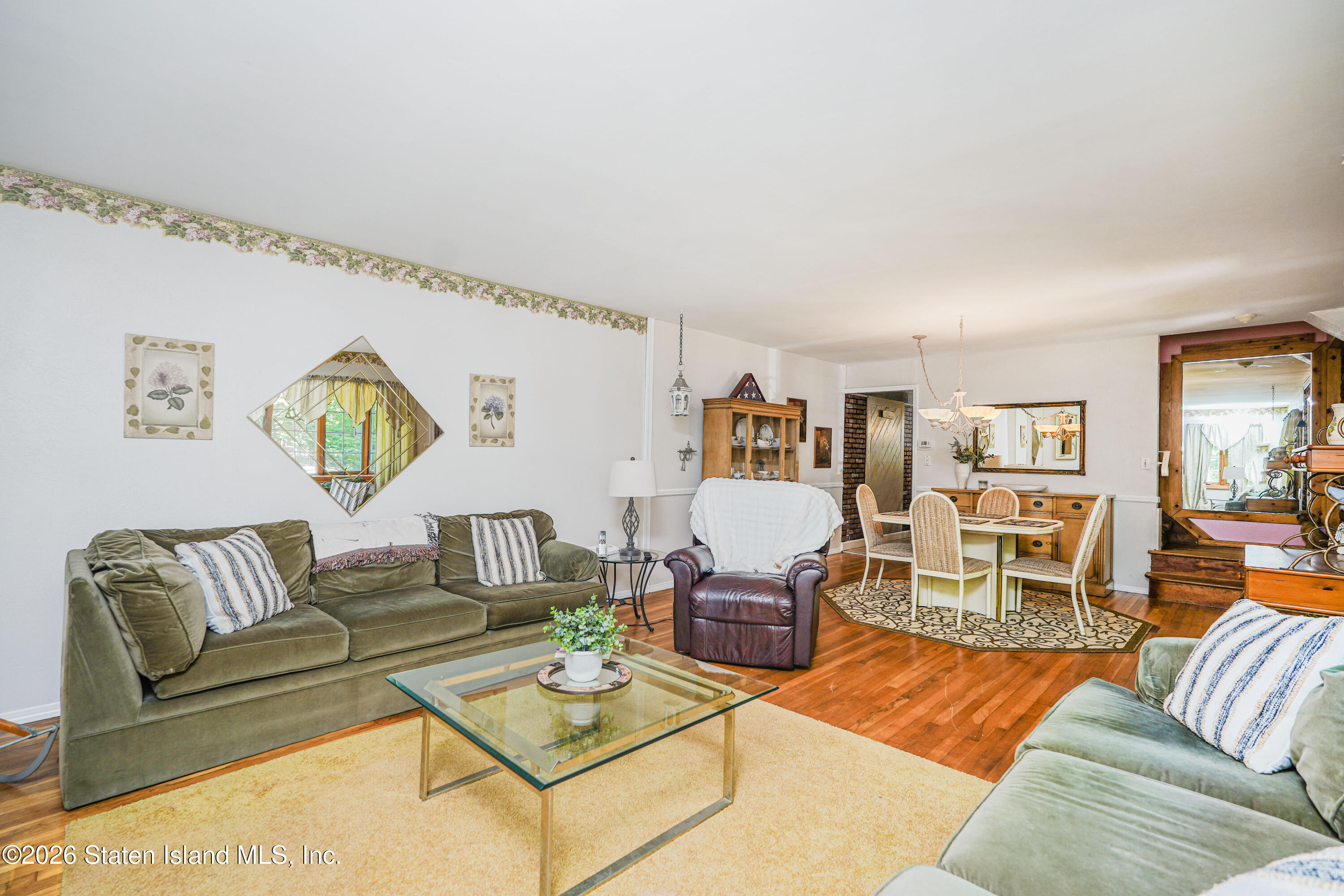 256 Richard Avenue