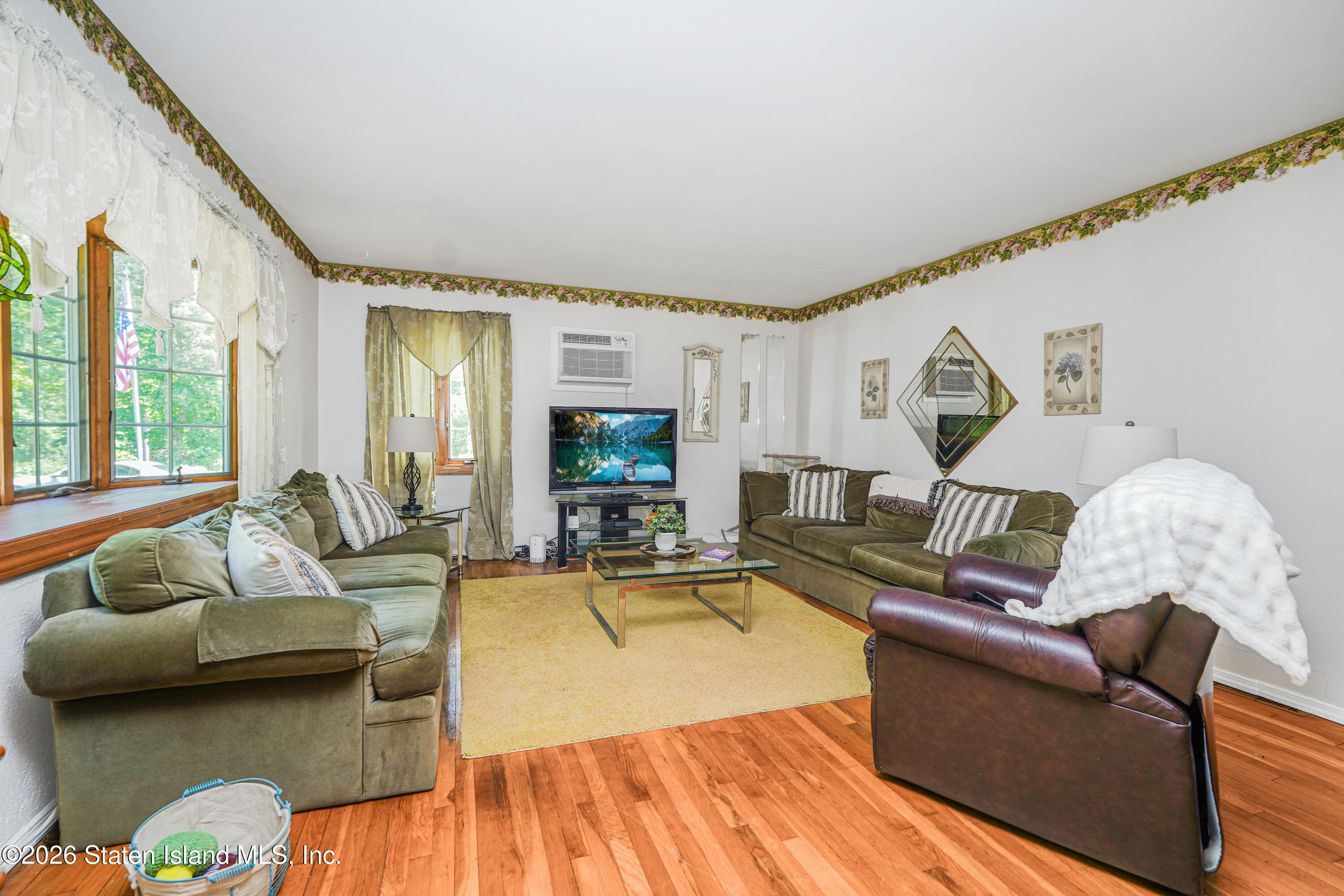 256 Richard Avenue