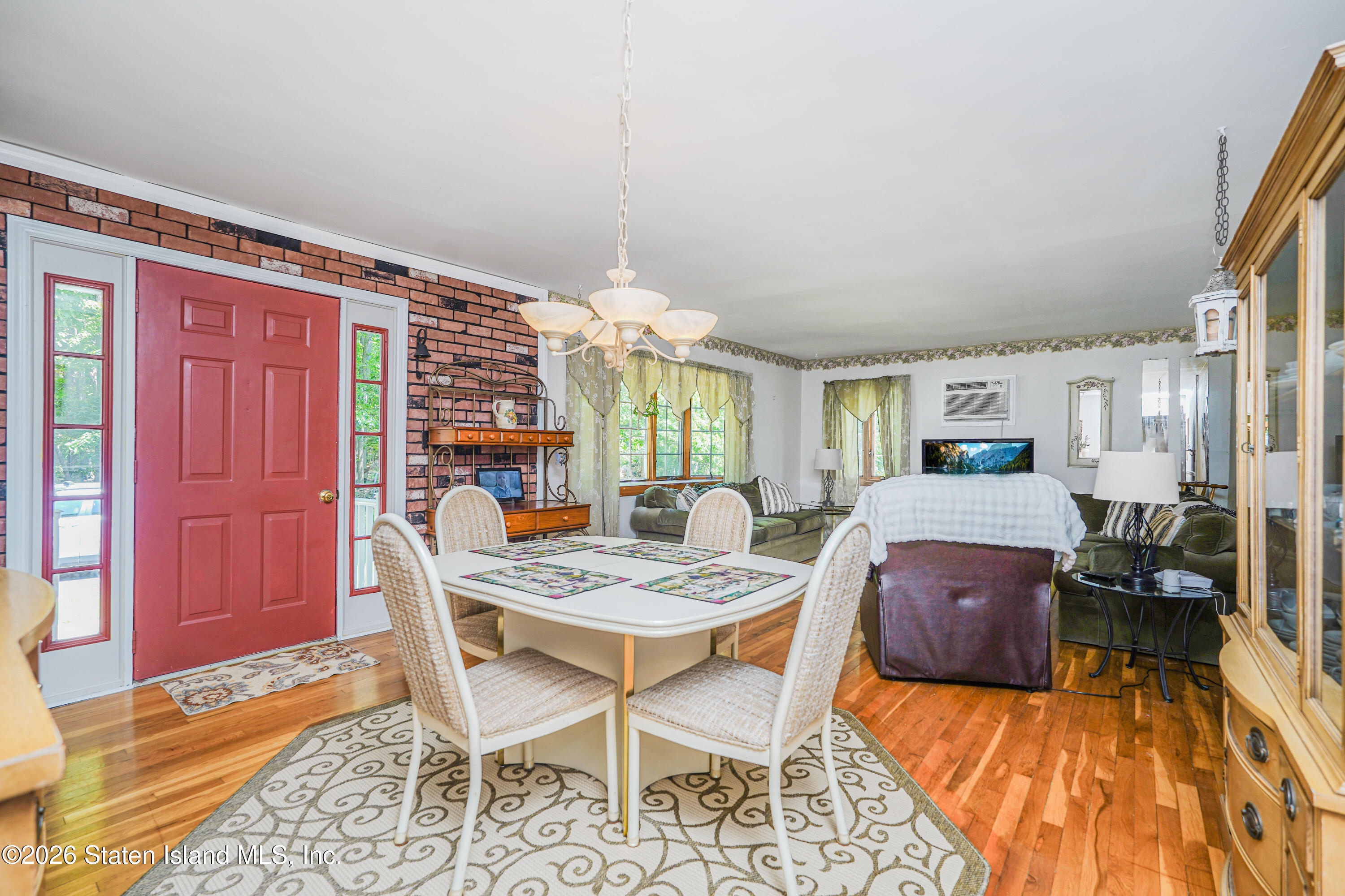256 Richard Avenue