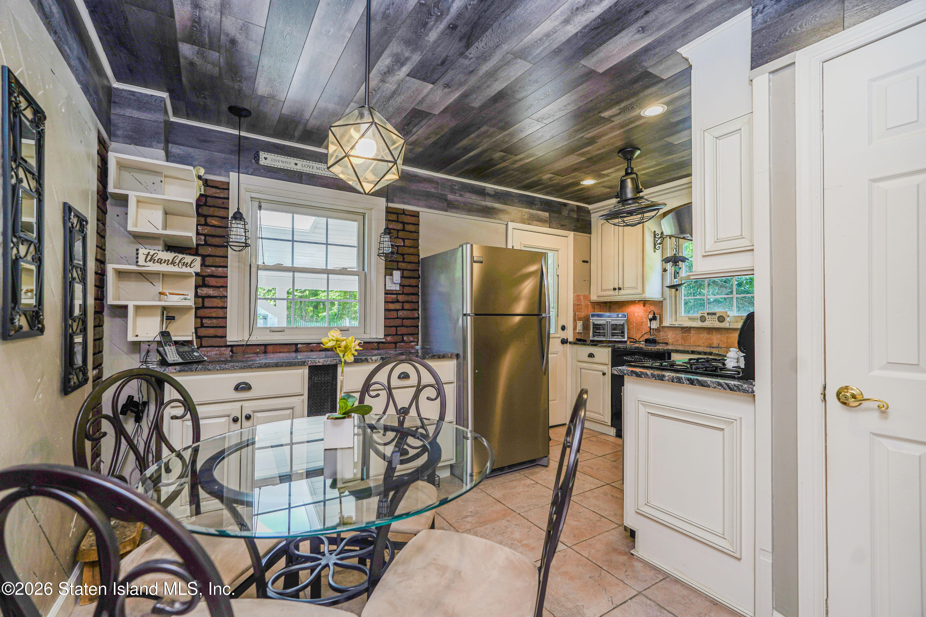 256 Richard Avenue