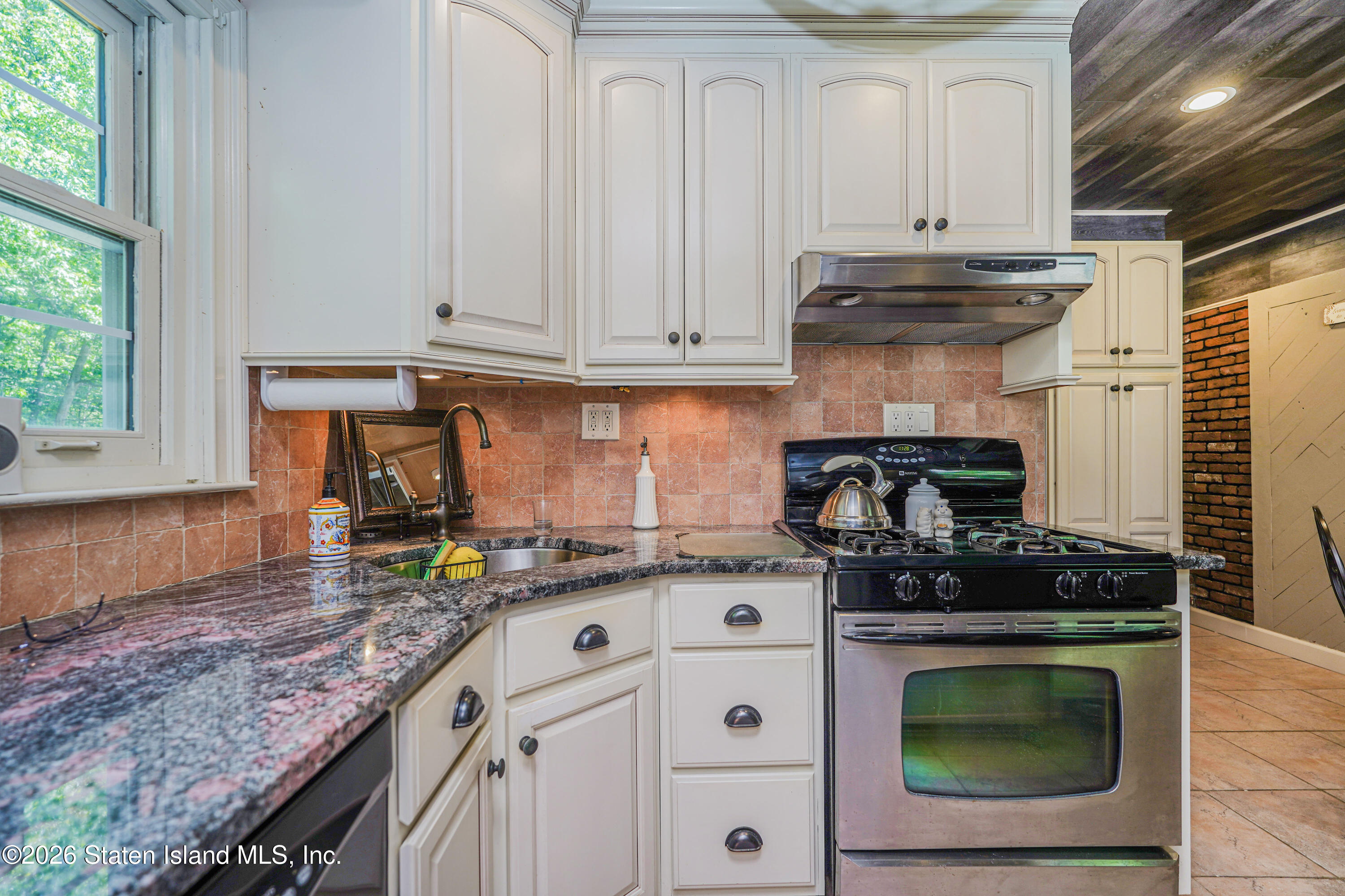 256 Richard Avenue