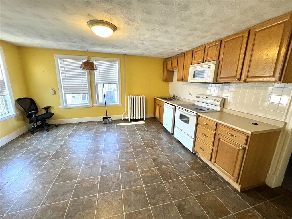 16 Cross St # 1