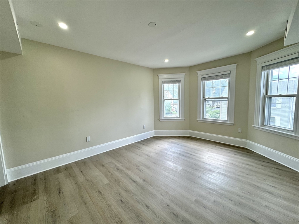 48 Oxford Ave # 2