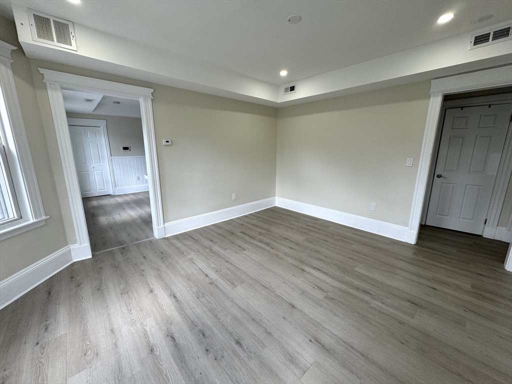 48 Oxford Ave # 2