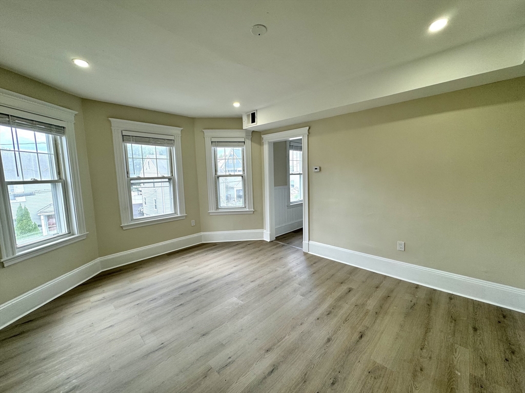 48 Oxford Ave # 2