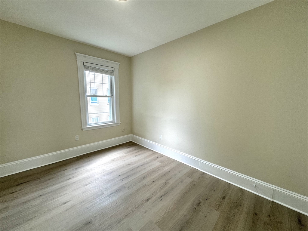 48 Oxford Ave # 2