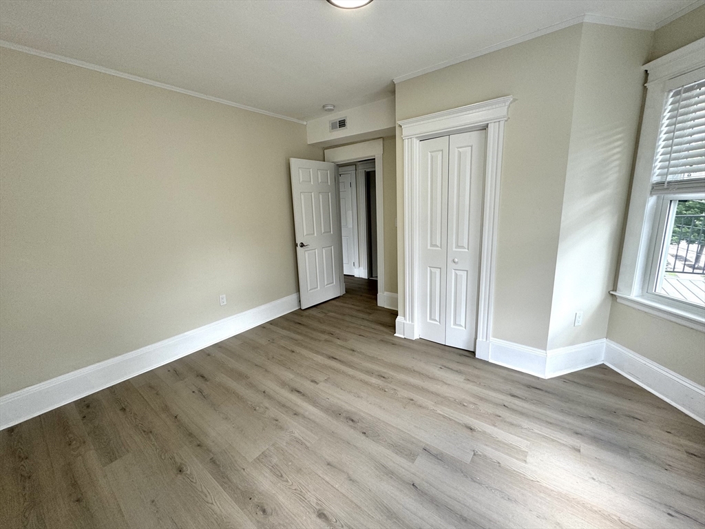 48 Oxford Ave # 2