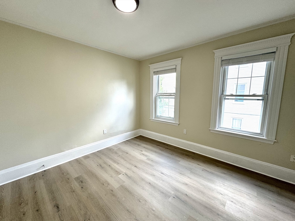 48 Oxford Ave # 2