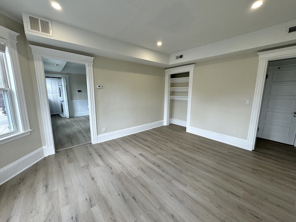 48 Oxford Ave # 3