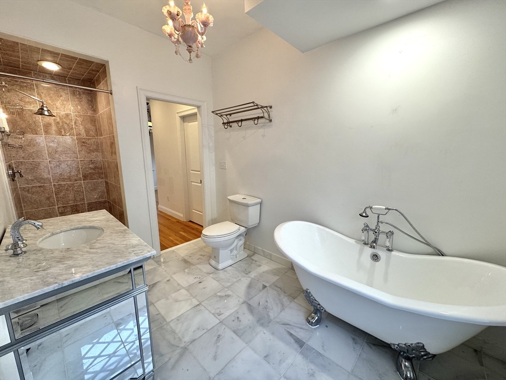 87 Oxford Ave # 1