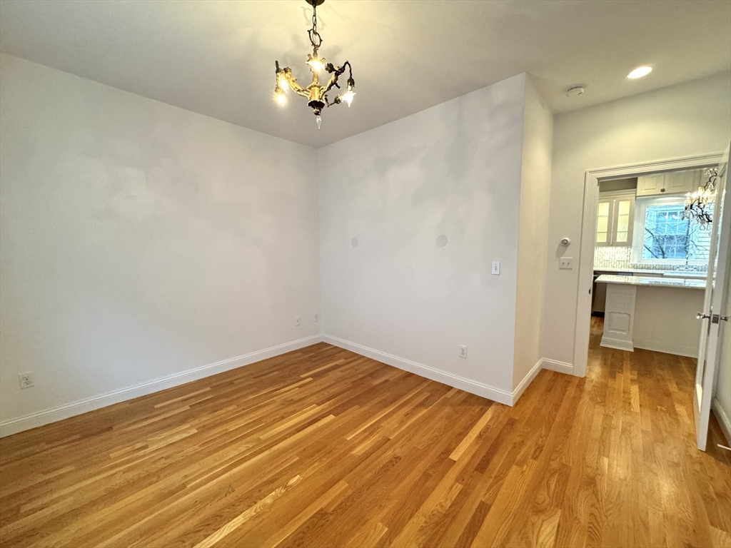 87 Oxford Ave # 1