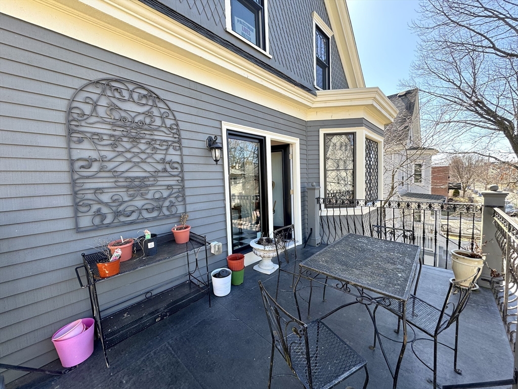 87 Oxford Ave # 1