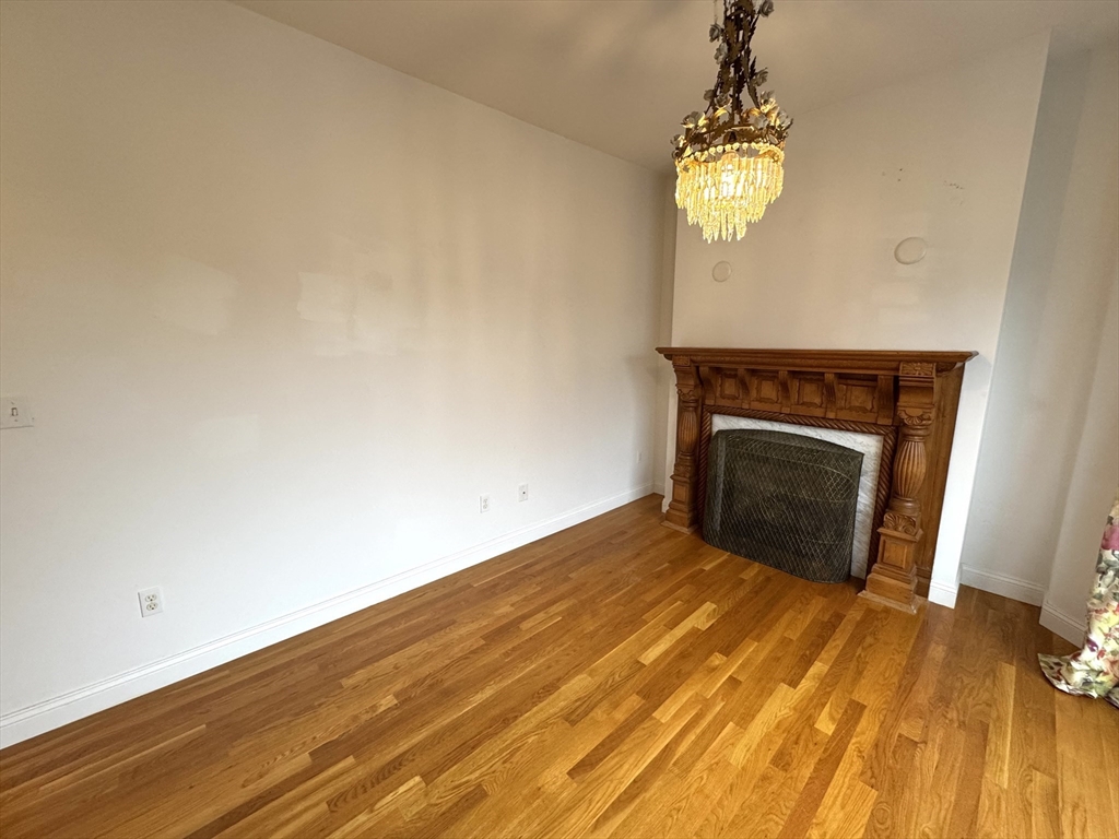 87 Oxford Ave # 1