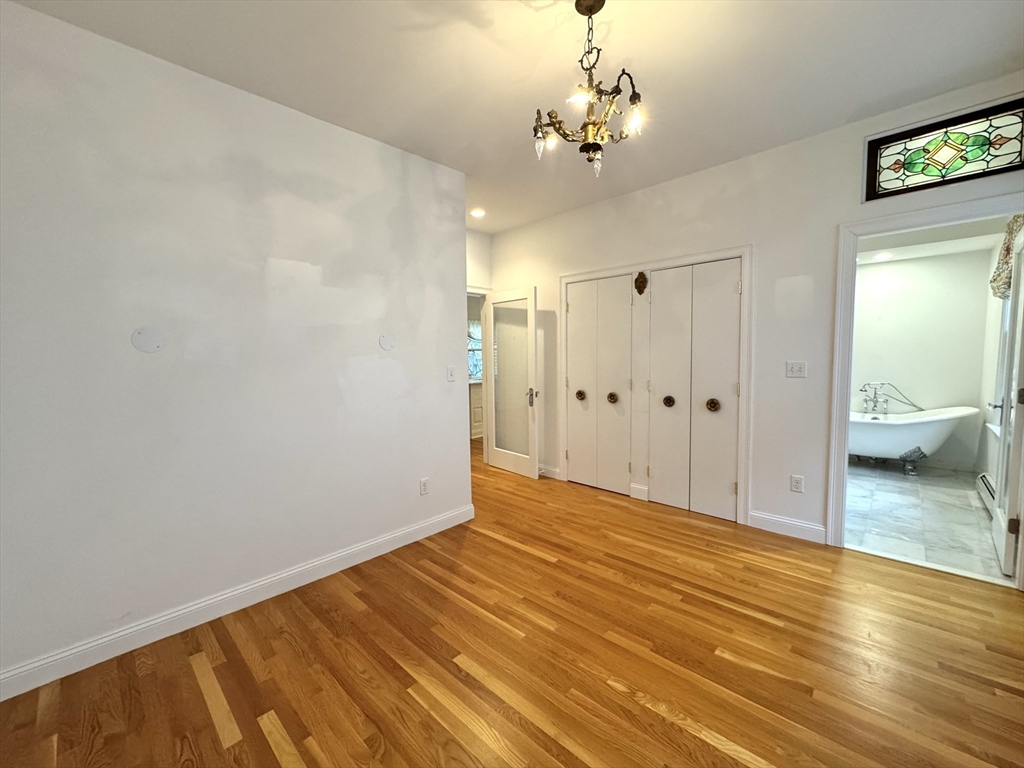 87 Oxford Ave # 1