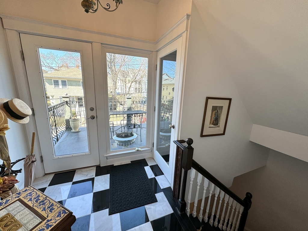 87 Oxford Ave # 1
