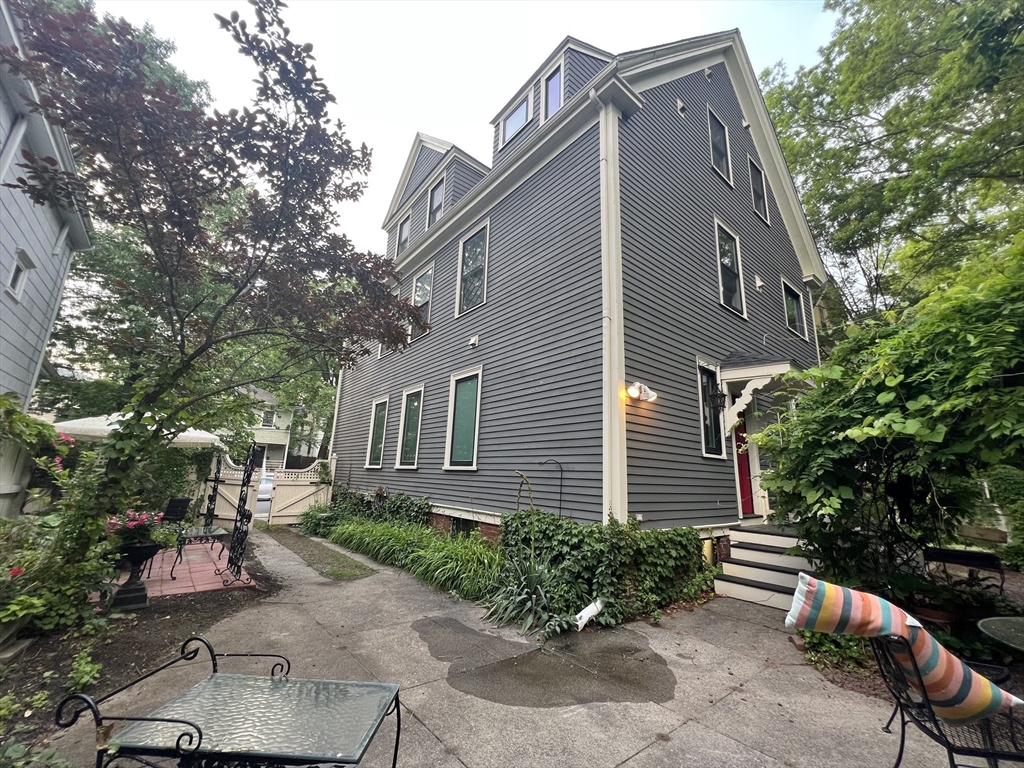 87 Oxford Ave # 1