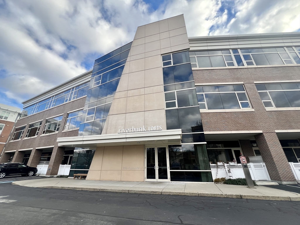 290 Pleasant St # 213