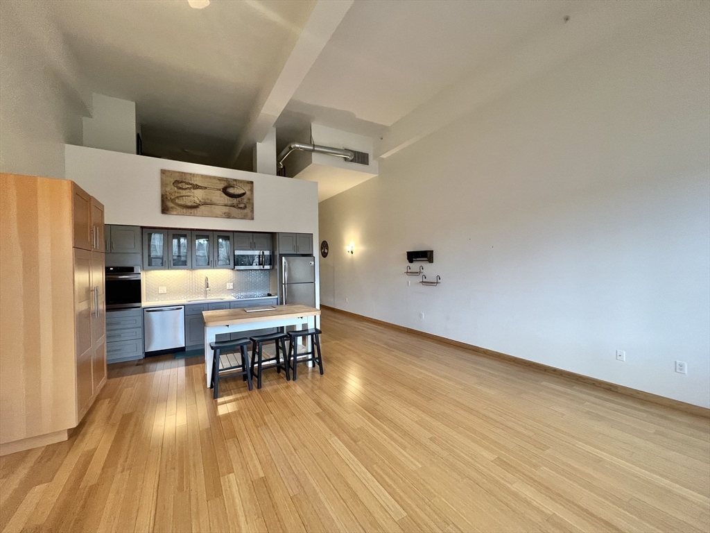 290 Pleasant St # 213