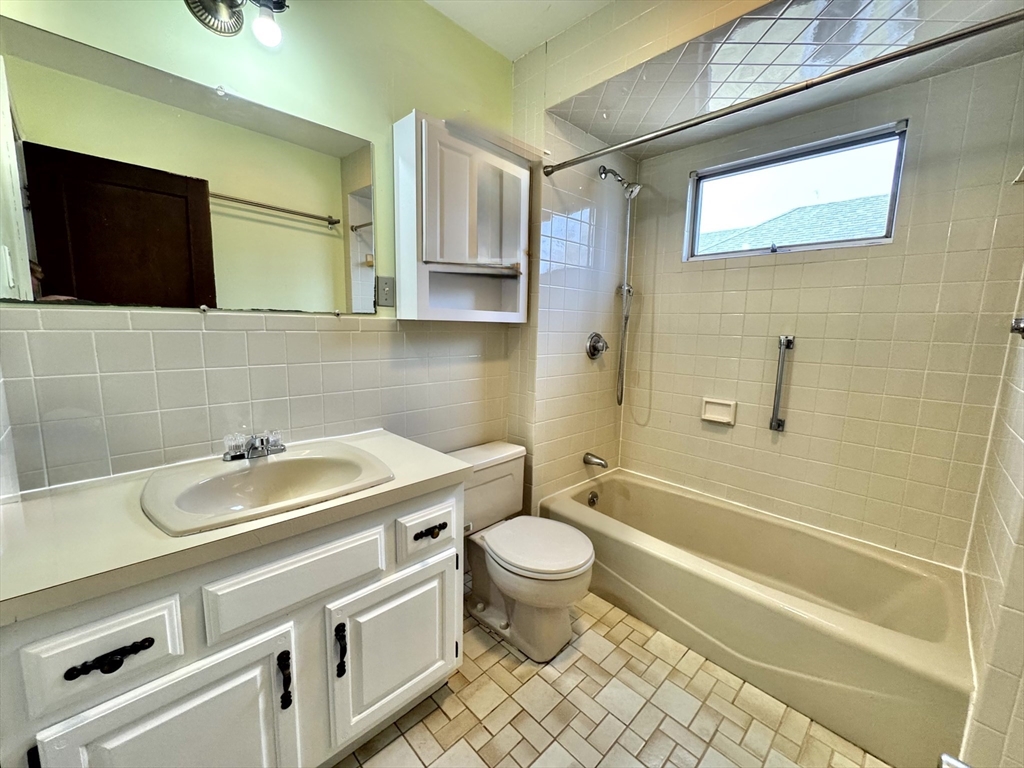 40 Highland Ave # 1
