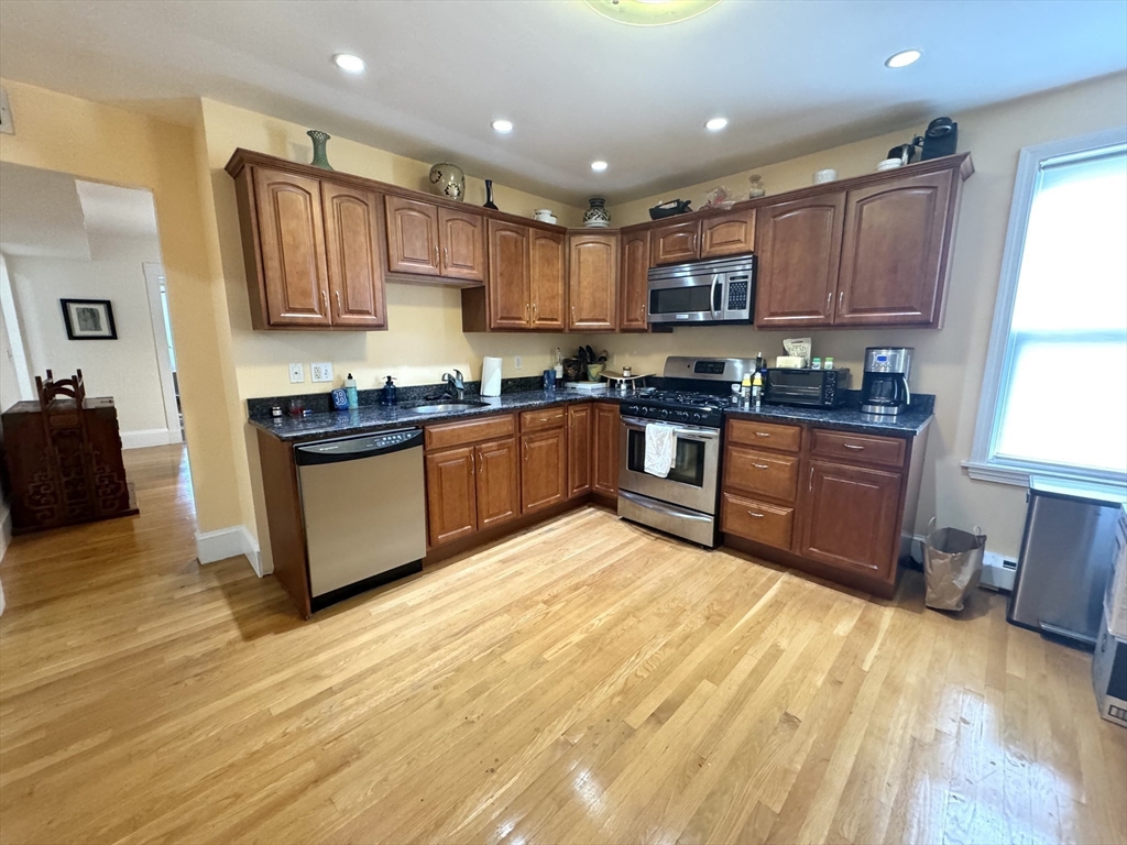 24 Madison Ave Unit: 3 FURNISHED