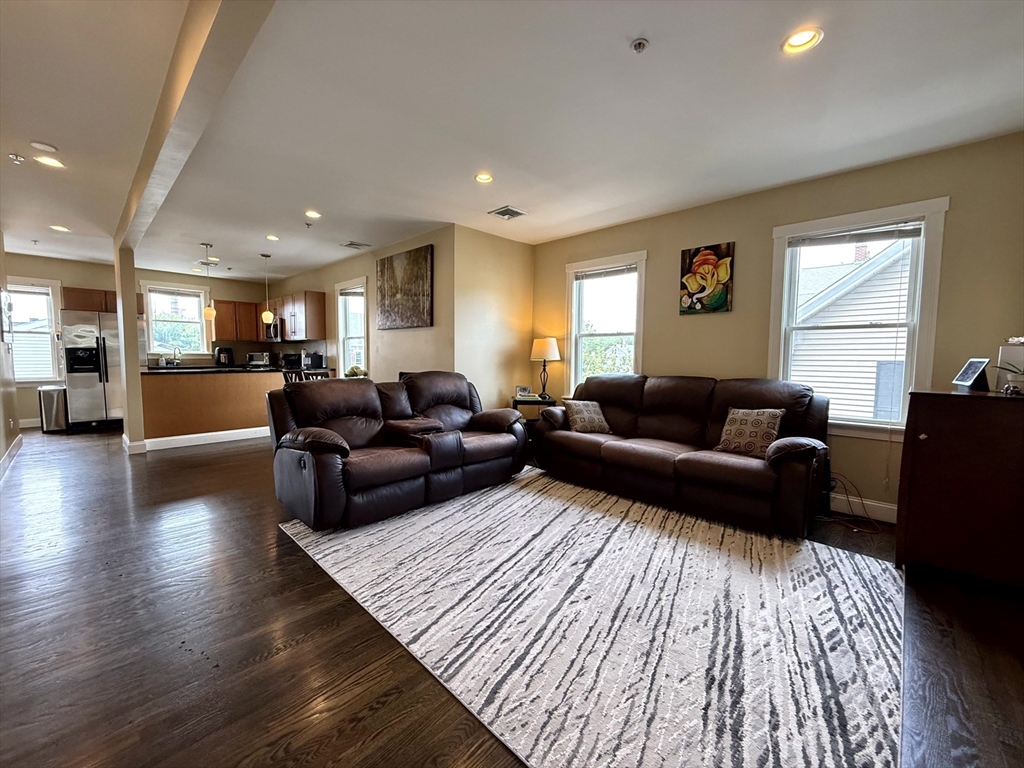173 Newton St # 4